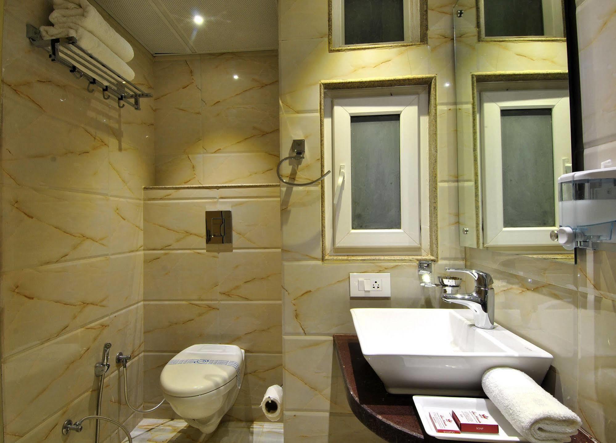 Отель Sai Miracle - Luxury Living Нью-Дели Экстерьер фото